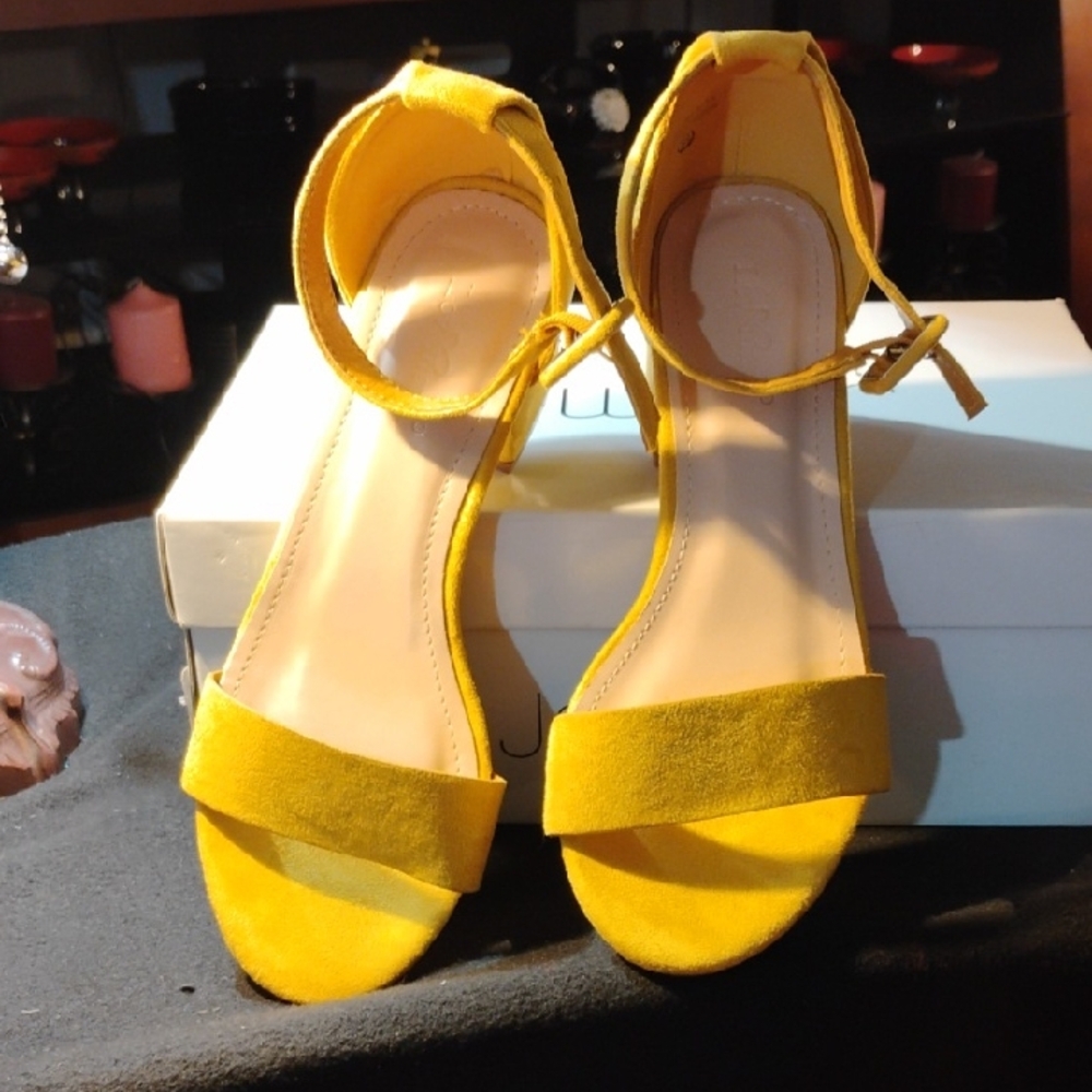 LOVE MARK Elegant Yellow Suede Ankle Strap Heels